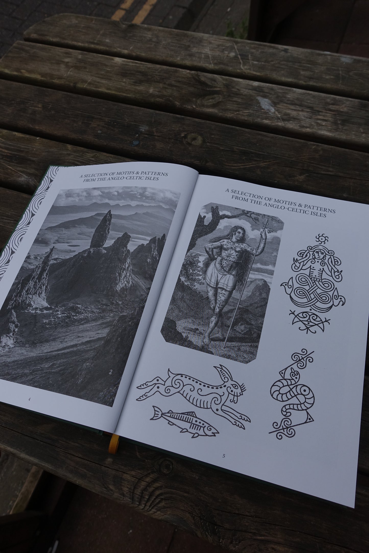 Patterns & Motifs From The Anglo Celtic Isles (Hardback)