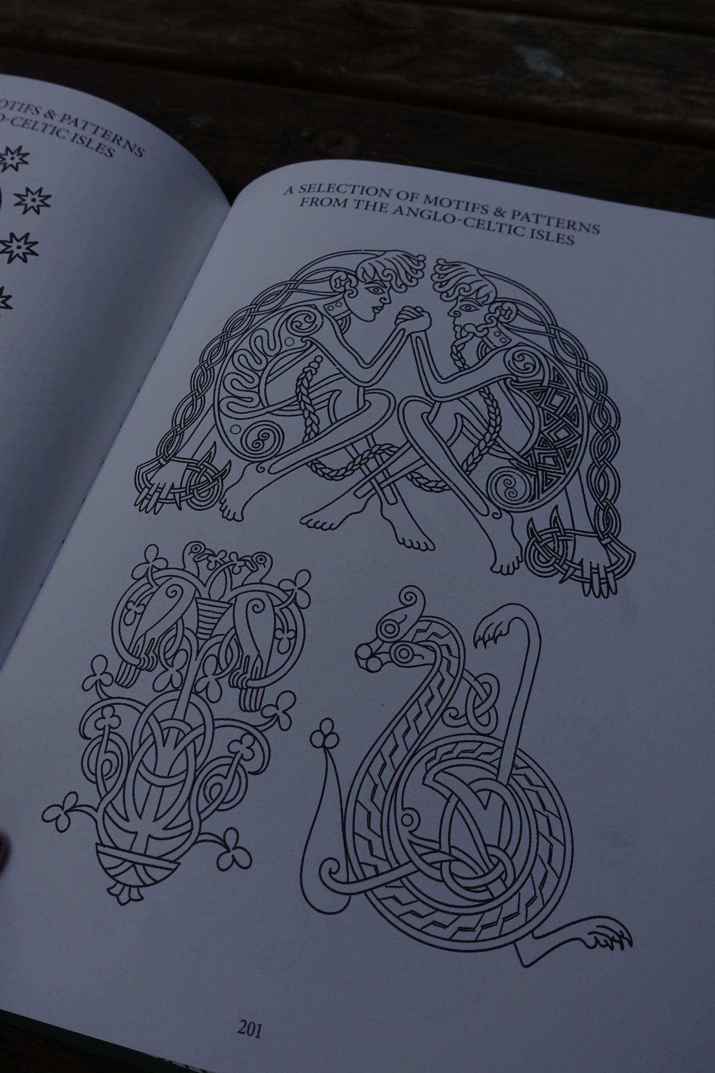 Patterns & Motifs From The Anglo Celtic Isles (Hardback)